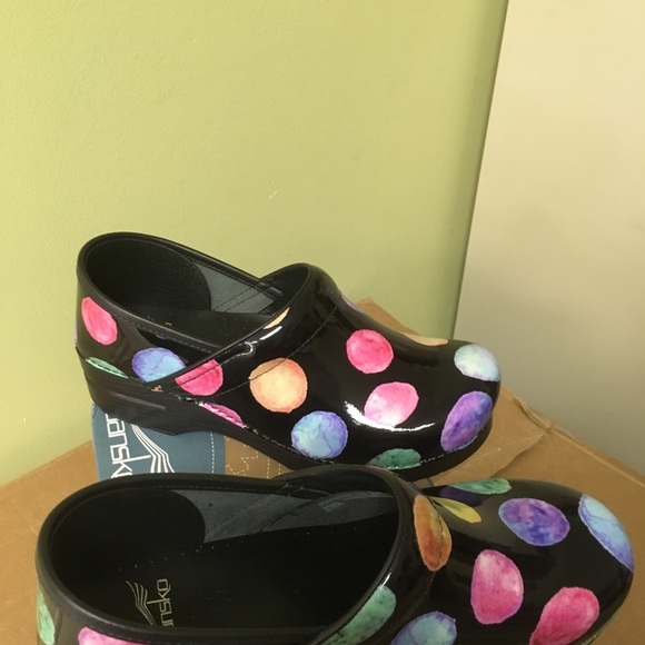 dansko planet clogs